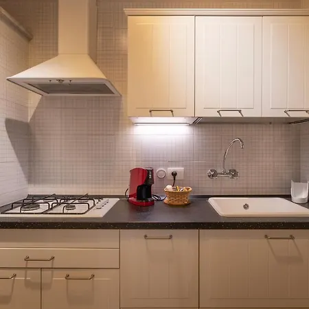 Larabesque Apartment *