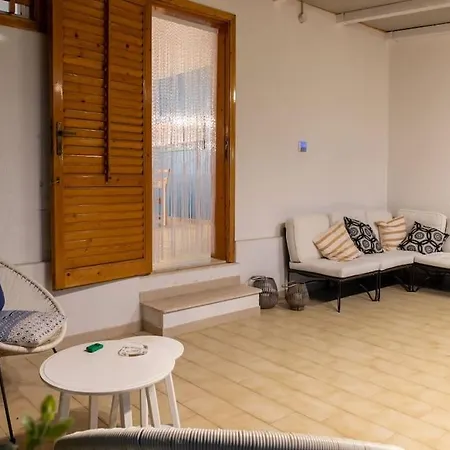 Larabesque Apartment